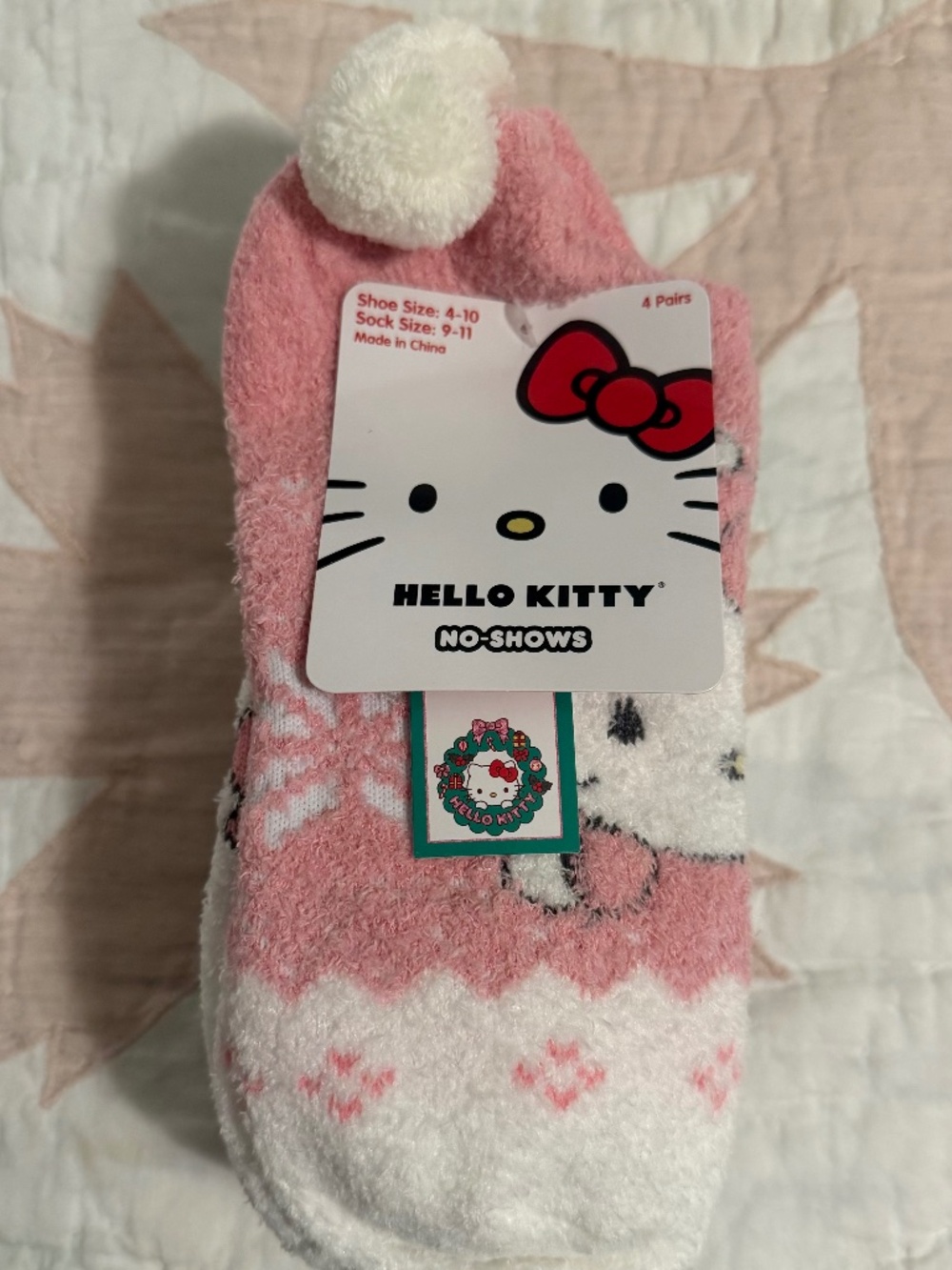 NWT - Sanrio Hello Kitty Holiday Fuzzy No-Show Socks Set of 4 Pairs